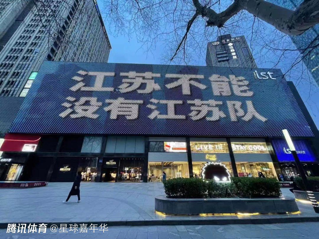 维尼修斯和卡马文加假期前往美国，他们利用洛杉矶银河的设施进行训练，维尼修斯有望在对阵马洛卡复出，而卡马文加有望在对阵马竞的西超杯半决赛复出，左后卫门迪也将在这场比赛复出。